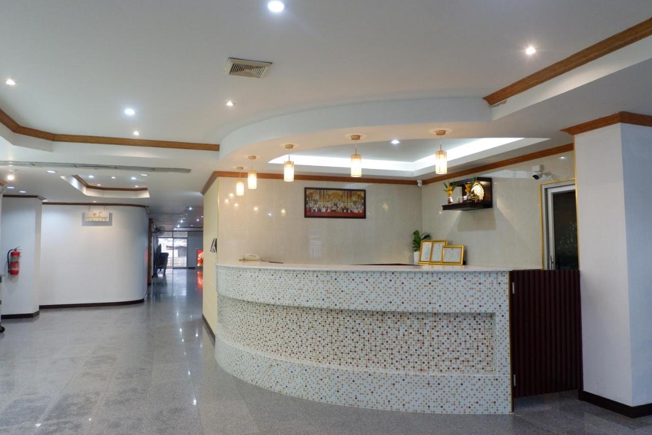 Auychai Grand Hotel Lang Suan Exterior foto